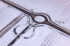 Die neue Zufahrt am Kreisel zum Gewerbegebiet Horst im Ortsteil Minderslachen in Kandel im Bundesland Rheinland-Pfalz, Deutschland