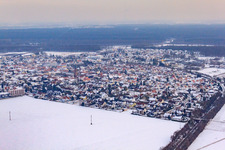 Kandel von Nordwesten bei Schnee im Bundesland Rheinland-Pfalz, Deutschland