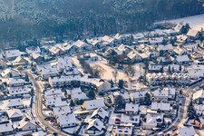 Schrägluftbild von An  Tongruben im Winter bei Schnee in Rheinzabern im Bundesland Rheinland-Pfalz, Deutschland