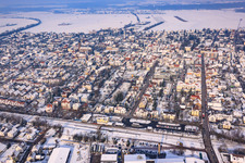 Luftbild von Gartenstraße im Winter bei Schnee in Kandel im Bundesland Rheinland-Pfalz, Deutschland