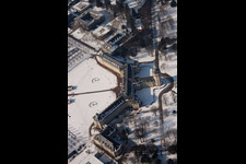 Karlsruhe, Schloss im Ortsteil Innenstadt-West im Bundesland Baden-Württemberg, Deutschland von der Drohne aus gesehen