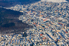 Luftbild von Marienstraße im Winter bei Schnee in Jockgrim im Bundesland Rheinland-Pfalz, Deutschland