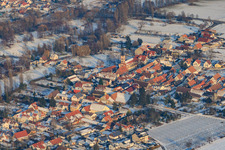 Mühlhofen von Südwesten im Winter bei Schnee in Billigheim-Ingenheim im Bundesland Rheinland-Pfalz, Deutschland