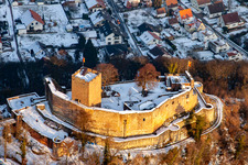 Ruine Landeck in Klingenmünster im Bundesland Rheinland-Pfalz, Deutschland aus der Vogelperspektive