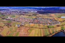 Panorama der Ortschaft von Westen im Ortsteil Neuthard in Karlsdorf-Neuthard im Bundesland Baden-Württemberg, Deutschland