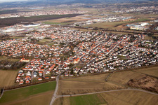 Ortsteil Karlsdorf in Karlsdorf-Neuthard im Bundesland Baden-Württemberg, Deutschland aus der Luft