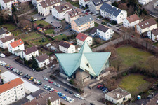 Kirchengebäude  im Dorfkern in Bruchsal im Bundesland Baden-Württemberg, Deutschland