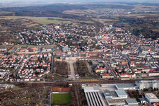 Luftbild von Gebäudekomplex im Schloßpark von Schloß Bruchsal in Bruchsal im Bundesland Baden-Württemberg, Deutschland