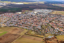 Luftbild von Ortsansicht von Osten in Forst im Bundesland Baden-Württemberg, Deutschland