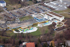 Therme und Schwimmbecken am Freibad der Freizeiteinrichtung Thermarium im Ortsteil Mingolsheim in Bad Schönborn im Ortsteil Bad Mingolsheim im Bundesland Baden-Württemberg, Deutschland