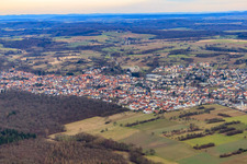Ortsansicht von Westen in Östringen im Bundesland Baden-Württemberg, Deutschland