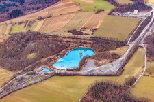 Steinbruch Nussloch mit blauem Gewässer in Nußloch im Bundesland Baden-Württemberg, Deutschland