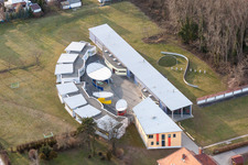 Luftaufnahme von Gebäude des Kinderheimes und Jugendheimes Jugendwerk St. Josef im Ortsteil Queichheim in Landau in der Pfalz im Bundesland Rheinland-Pfalz, Deutschland