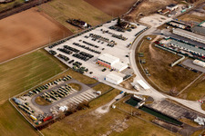 Militärfahrzeugparkplatz am Truppenübungsplatz der US-Armee in Schwetzingen im Bundesland Baden-Württemberg, Deutschland