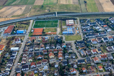 Luftbild von Soprtplätze an der Hirschacker-Grundschule in Schwetzingen im Bundesland Baden-Württemberg, Deutschland