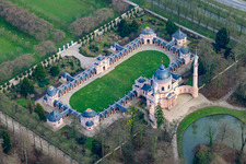 Luftbild von Moschee im Schwetzinger Schlossgarten in Schwetzingen im Bundesland Baden-Württemberg, Deutschland