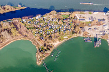 Luftbild von Gelände und Abraum- Flächen des Kies- Tagebau der Kiesgrube zwischen Rhein und Goldkanal in Steinmauern im Bundesland Baden-Württemberg, Deutschland