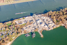 Luftaufnahme von Gelände und Abraum- Flächen des Kies- Tagebau der Kiesgrube zwischen Rhein und Goldkanal in Steinmauern im Bundesland Baden-Württemberg, Deutschland