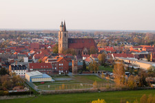 Kirchengebäude der Nikolai-Kirche im Altstadt- Zentrum der Innenstadt in Jüterbog im Bundesland Brandenburg, Deutschland