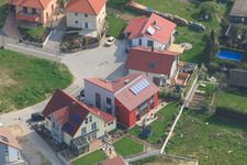 Am Höhenweg in Kandel im Bundesland Rheinland-Pfalz, Deutschland von einer Drohne aus