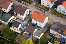 Hausgärten in der Rosenstr im Ortsteil Reichenbach in Waldbronn im Bundesland Baden-Württemberg, Deutschland von oben