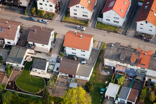 Hausgärten in der Rosenstr im Ortsteil Reichenbach in Waldbronn im Bundesland Baden-Württemberg, Deutschland aus der Luft