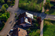 Traminerstr im Ortsteil Stupferich in Karlsruhe im Bundesland Baden-Württemberg, Deutschland aus der Drohnenperspektive