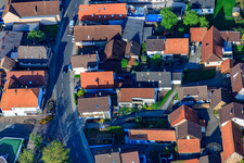 Kleinsteinbacher Straße im Ortsteil Stupferich in Karlsruhe im Bundesland Baden-Württemberg, Deutschland von einer Drohne aus