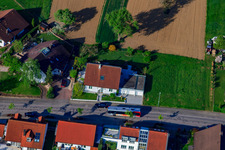 Rieslingstr im Ortsteil Stupferich in Karlsruhe im Bundesland Baden-Württemberg, Deutschland von einer Drohne aus