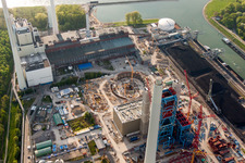 Luftaufnahme von Baustelle zum Neubau der Kraftwerksanlagen und Abgas- Türme des Heizkraftwerkes EnBW Energie Baden-Württemberg AG, Rheinhafen-Dampfkraftwerk Karlsruhe in Karlsruhe im Ortsteil Daxlanden, Deutschland