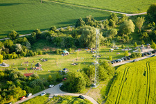Grillplatz an der Autobahnausfahrt Karlsbad im Ortsteil Stupferich in Karlsruhe im Bundesland Baden-Württemberg, Deutschland