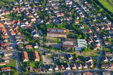 Luftbild von Mannabergschule und Kulturhalle in Rauenberg im Bundesland Baden-Württemberg, Deutschland