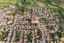 Ortsansicht der Straßen und Häuser der Wohngebiete in Rauenberg im Bundesland Baden-Württemberg, Deutschland