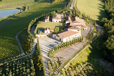 Luftbild von Torrenieri im Bundesland Toscana, Italien