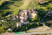 Luftbild von Rapolano Terme im Bundesland Siena, Italien