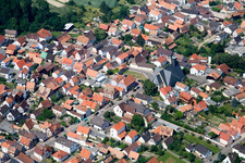 Zentrum und Kirche in Leimersheim im Bundesland Rheinland-Pfalz, Deutschland