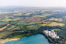 Oiltanking Deutschland GmbH & Co. KG vor dem Honauer Baggersee in Rheinau im Bundesland Baden-Württemberg
