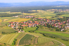 Dorfansicht von Nordwesten im Ortsteil Linx in Rheinau im Bundesland Baden-Württemberg, Deutschland