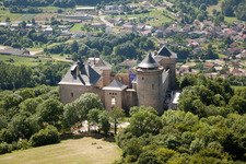 Schrägluftbild von Manderen, Château Mensberg im Bundesland Moselle, Frankreich