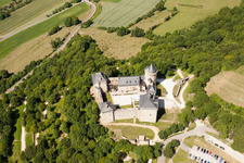 Manderen, Château Mensberg im Bundesland Moselle, Frankreich aus der Luft