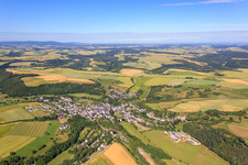 Dorfansicht von Osten im Ortsteil Layenkaul in Mengerschied im Bundesland Rheinland-Pfalz, Deutschland