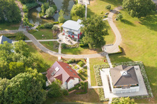 Luftaufnahme von Fertighaus-Ausstellungsgelände und Messehallen der World of Living im Ortsteil Linx in Rheinau im Bundesland Baden-Württemberg, Deutschland
