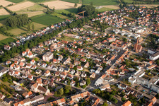 Bischwiller im Bundesland Bas-Rhin, Frankreich aus der Drohnenperspektive