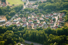 Oberhoffen-sur-Moder im Bundesland Bas-Rhin, Frankreich von der Drohne aus gesehen