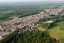 Schirrhein im Bundesland Bas-Rhin, Frankreich aus der Vogelperspektive