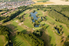 Soufflenheim , Golfclub Soufflenheim Baden-Baden im Bundesland Bas-Rhin, Frankreich von einer Drohne aus
