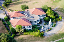 Luftaufnahme von Restaurant des Golfclub Soufflenheim Baden-Baden in Soufflenheim in Grand Est im Bundesland Bas-Rhin, Frankreich