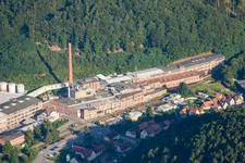 Kartonfabrik Buchmann GmbH im Ortsteil Sarnstall in Annweiler am Trifels im Bundesland Rheinland-Pfalz, Deutschland aus der Luft