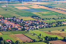 Luftaufnahme von Ortspanorama hinterm Viehstrich von Süden in Minfeld im Bundesland Rheinland-Pfalz, Deutschland