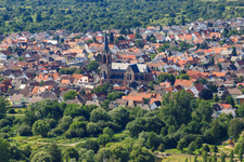 Luftbild von Maria Königin Kirche in Muggensturm im Bundesland Baden-Württemberg, Deutschland